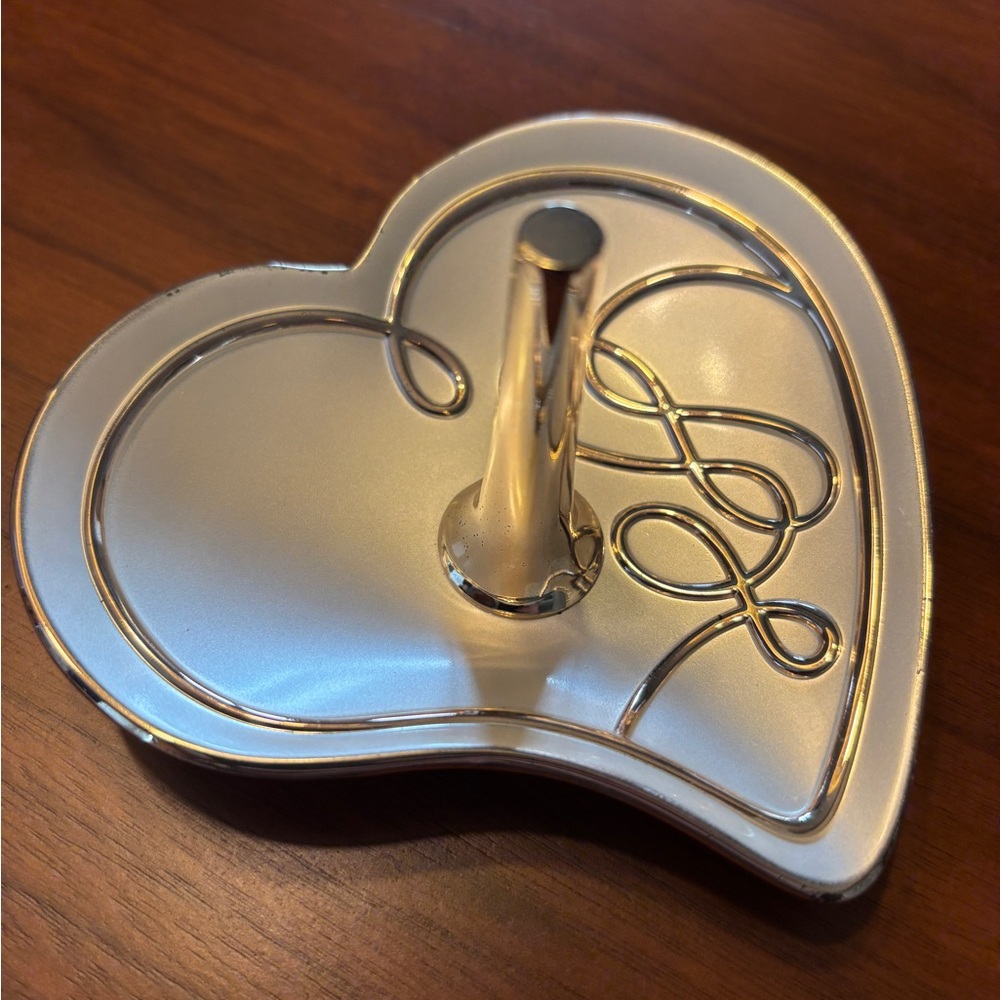 Mikasa Heart-Shaped White and Silver Jewelry Ring Holder